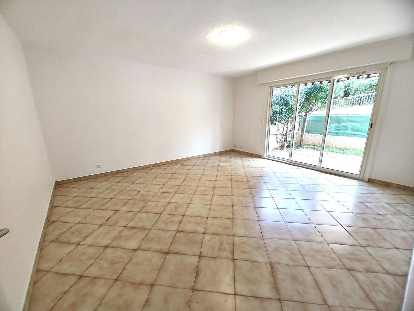 Appartement 3 pièces 69 m² · à Hyères · 69 m² · 1 050 €
