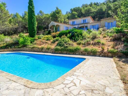 Maison à vendre 949 500 € 7 pièces 4 chambres 185,5 m² 12 645 m² de terrain Rognes 13840