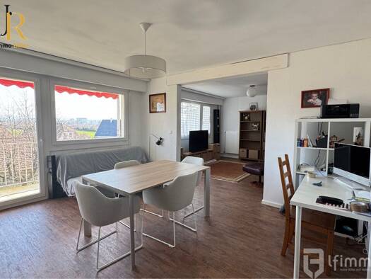 Appartement à vendre 272 000 € 5 pièces 3 chambres 112 m² Étage 2/5 Sud Ouest Saint-Louis 68300