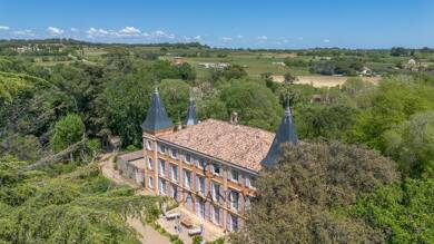 Château à vendre 4 990 000 € 20 pièces 1 chambre 1 530 m² 44 000 m² de terrain Pezenas 34120