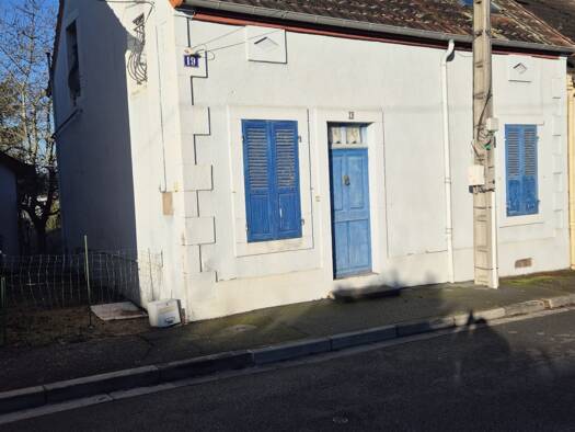 Maison à vendre 59 000 € 4 pièces 2 chambres 66 m² 422 m² de terrain Ieme Zone Commentry 03600