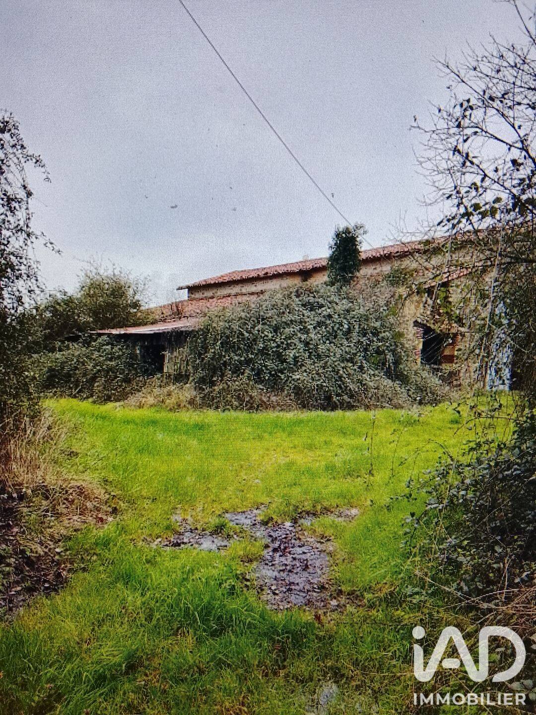 Maison 5 pièces 600 m² · à Saint-Cyr-des-Gâts · 600 m² · 99 500 €