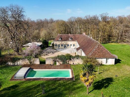 Maison à vendre 1 195 000 € 9 pièces 6 chambres 581 m² 19 800 m² de terrain Rochecorbon 37210