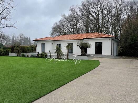 Villa à vendre 1 133 000 € 5 pièces 3 chambres 152 m² 1 210 m² de terrain Est Léognan 33850