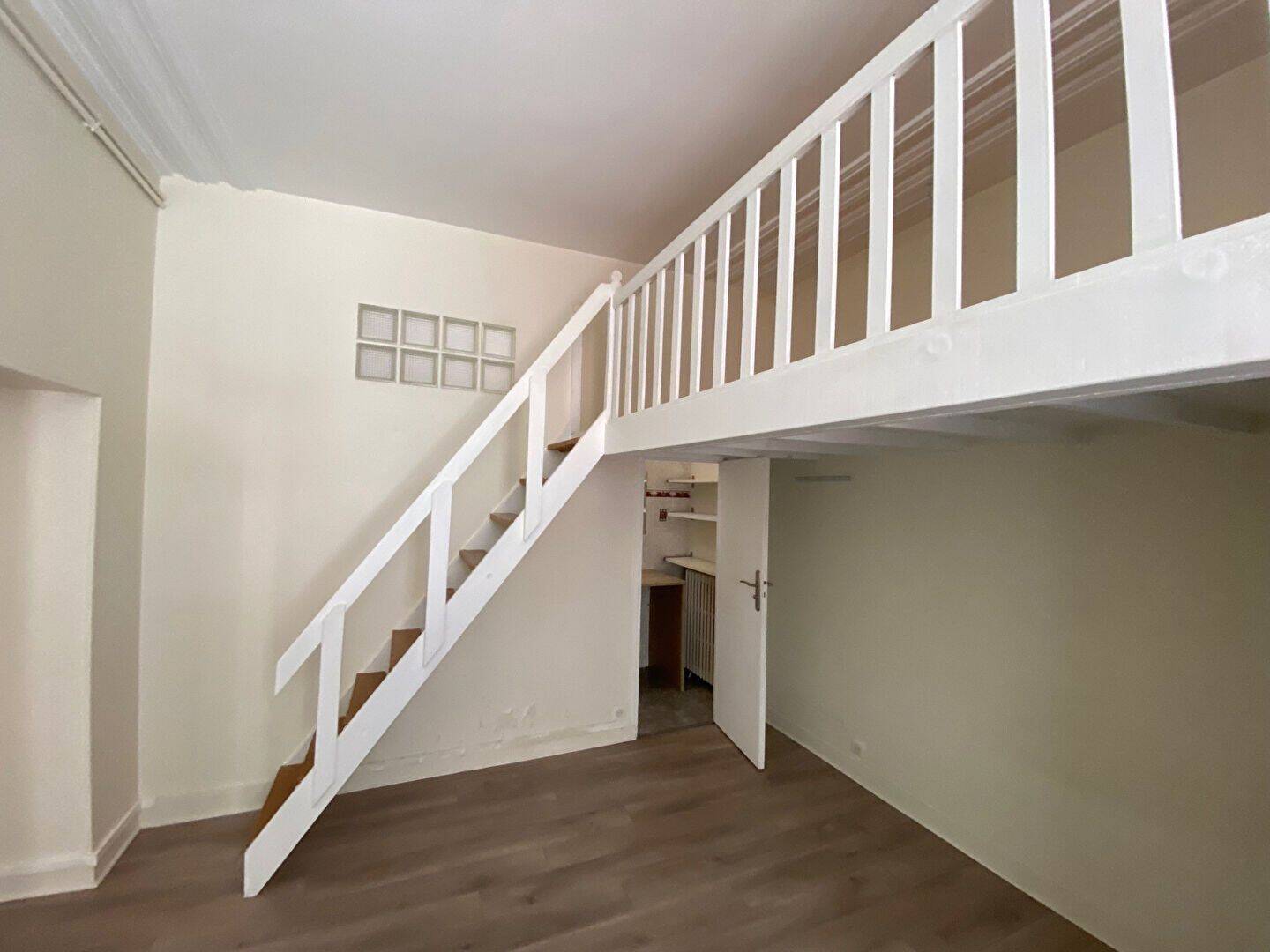 Appartement 2 pièces 41 m² · à Versailles · 41,3 m² · 1 029 €