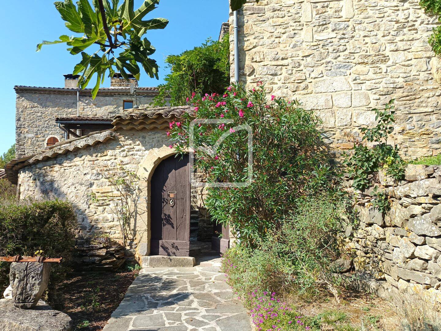 Maison 5 pièces 74 m² · à Vesseaux · 74 m² · 160 000 €