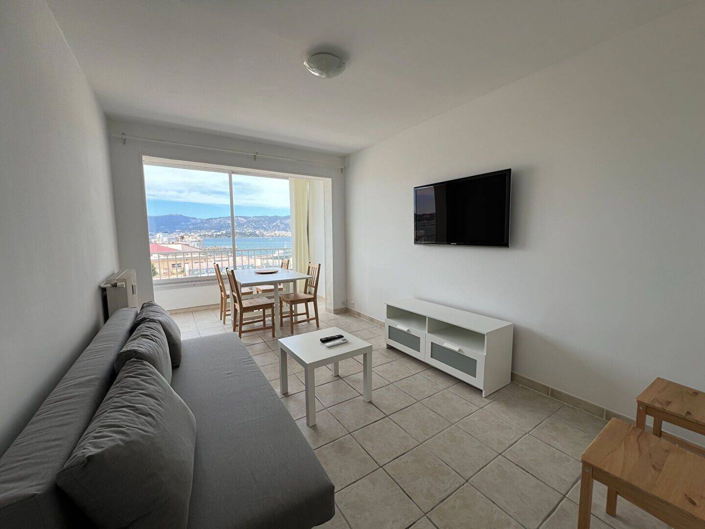 Appartement 3 pièces 70 m² · à Saint-Mandrier-sur-Mer · 70 m² · 1 100 €