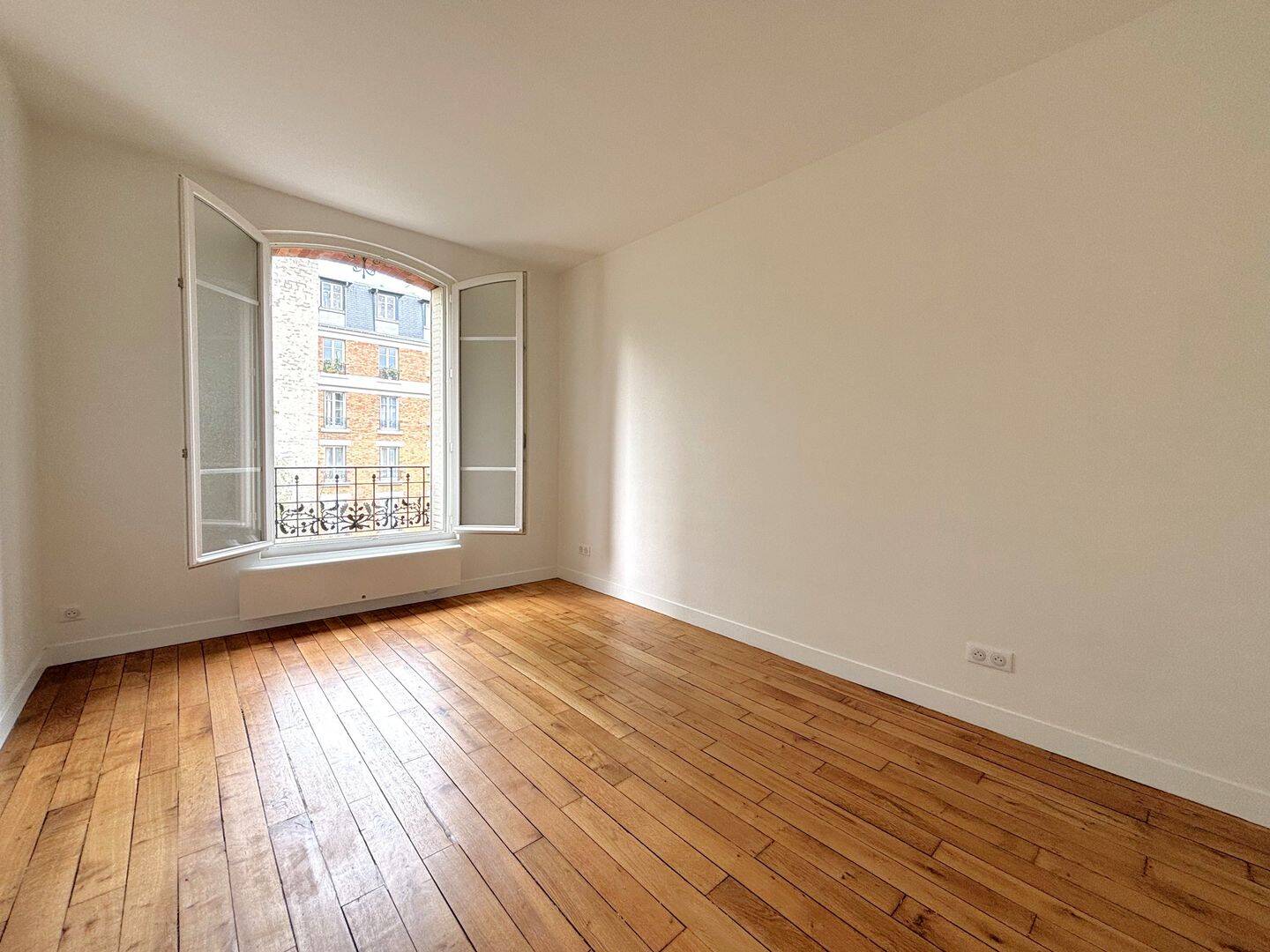 Appartement 2 pièces 34 m² · à Paris 15ème Arrondissement · 34 m² · 1 111 €