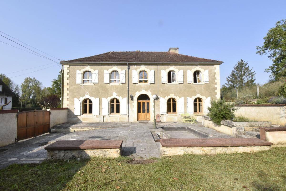 Maison 5 pièces 195 m² · à Donzy · 195 m² · 180 000 €