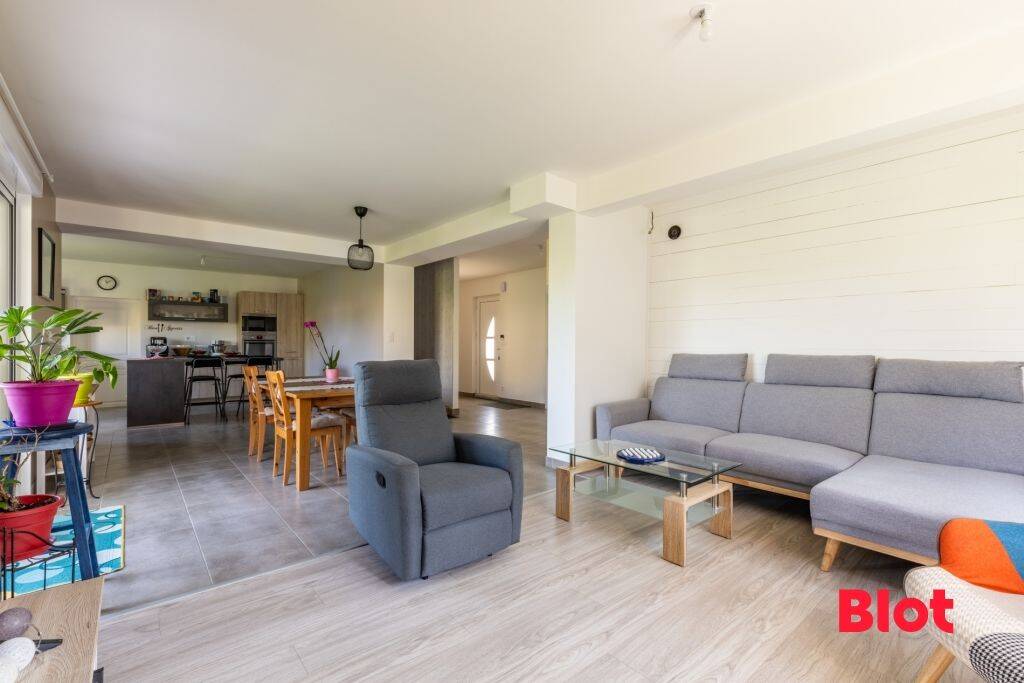 Maison 8 pièces 193 m² · à Saint-Pierre-la-Cour · 193,5 m² · 304 500 €