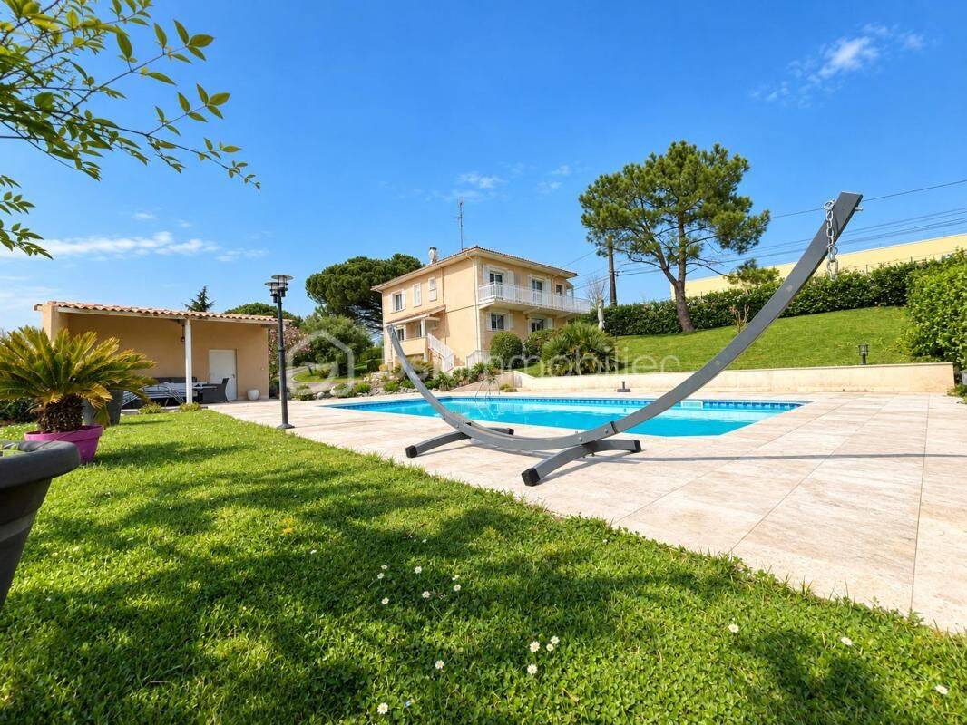 Maison 6 pièces 158 m² · à Sainte-Bazeille · 158 m² · 244 000 €