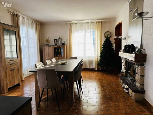 Maison à vendre 297 825 € 7 pièces 4 chambres 154 m² Laragne-Montéglin 05300