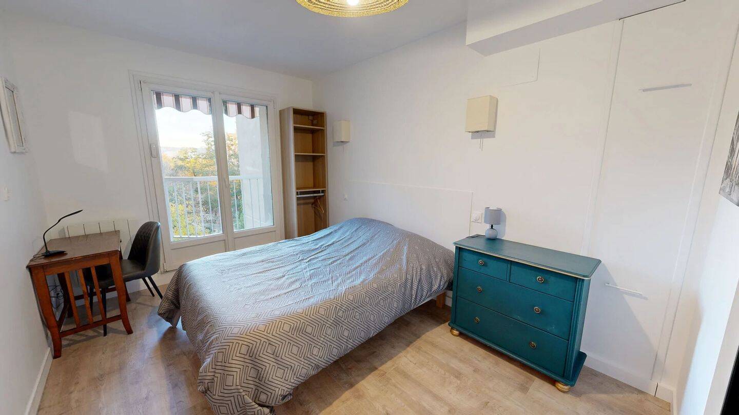 6 pièces 108 m² · à Lyon 8ème Arrondissement · 108 m² · 545 €/mois
