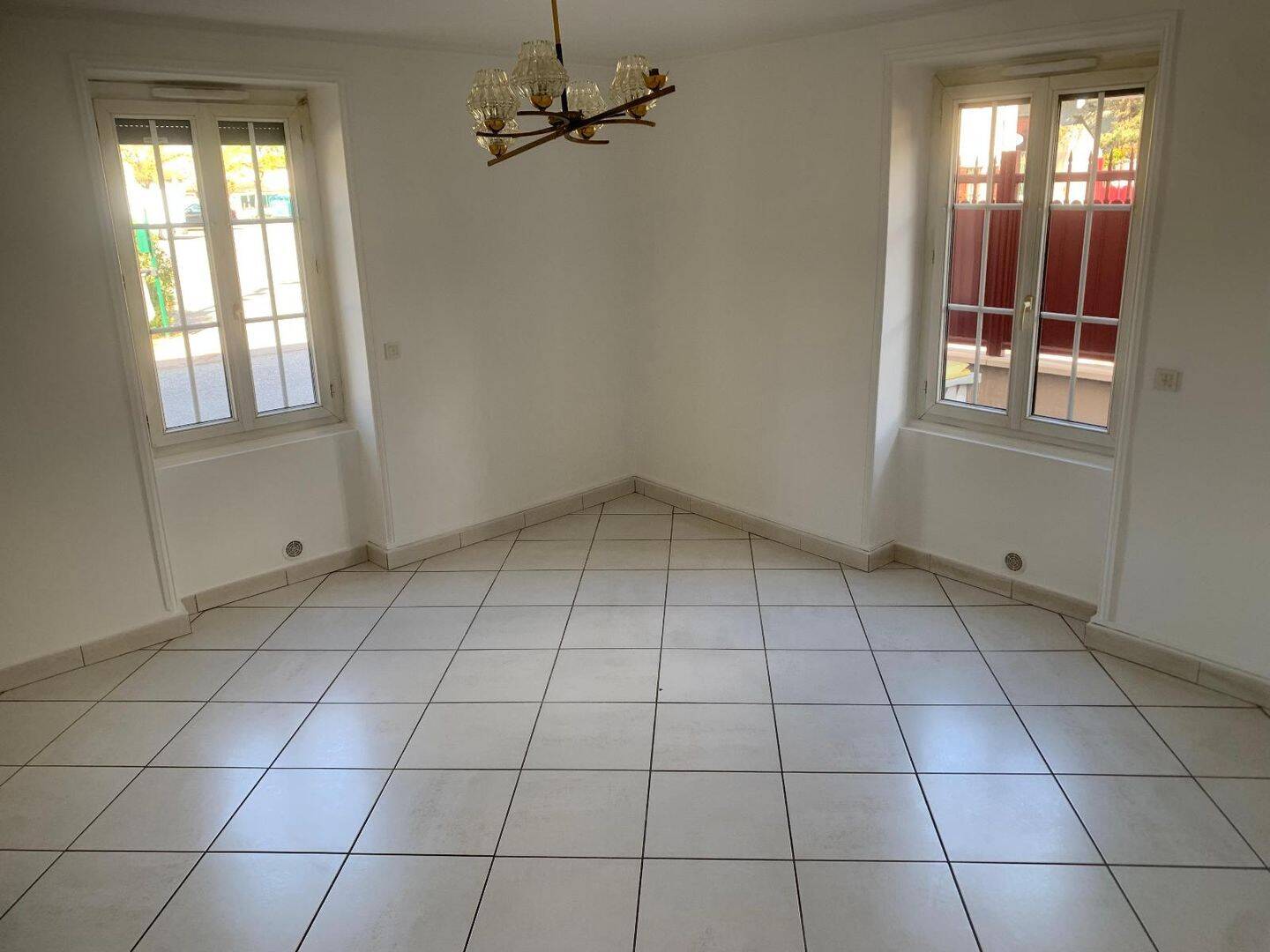 Appartement 5 pièces 150 m² · à Pusignan · 150,3 m² · 1 095 €/mois