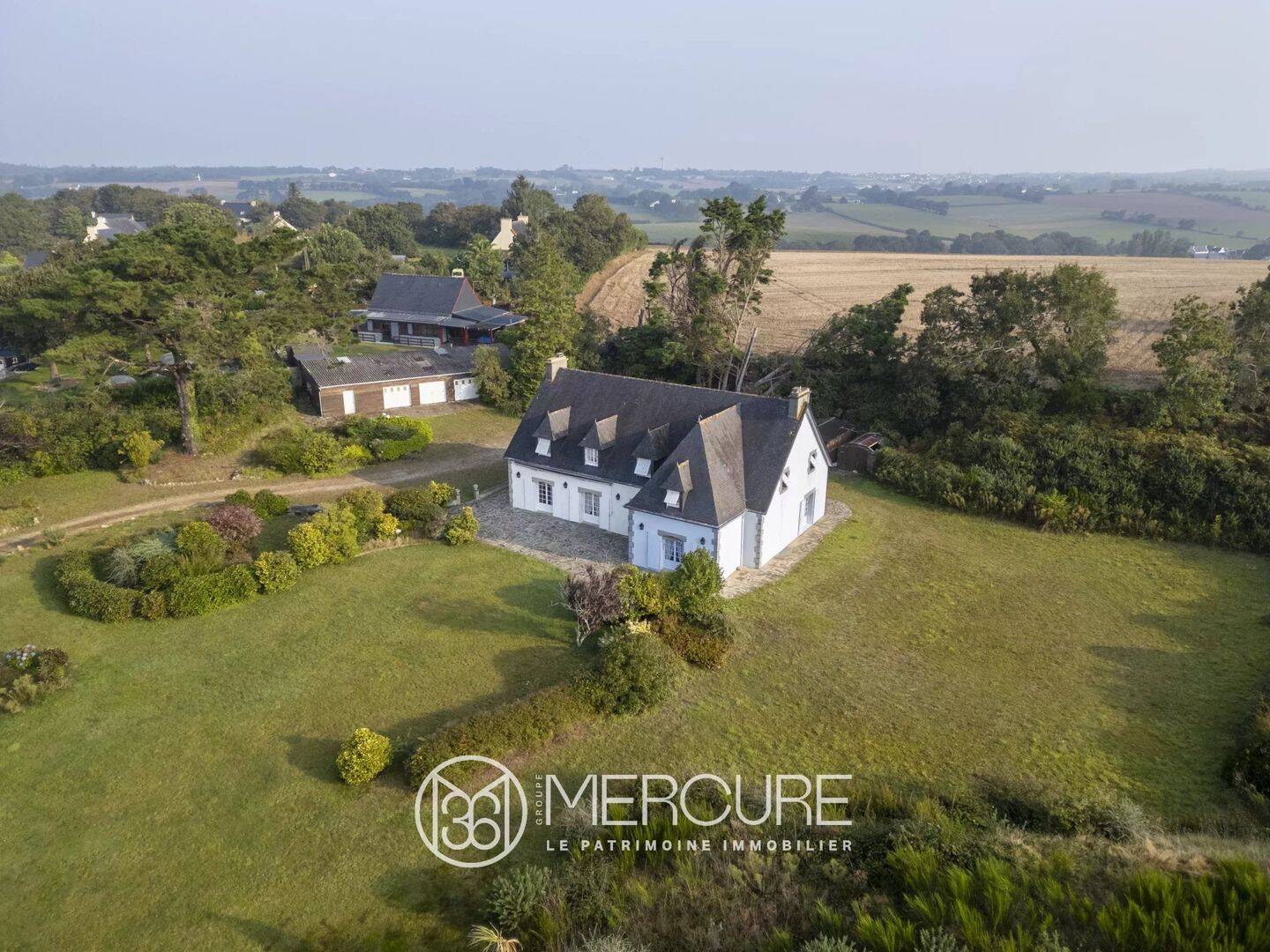 Maison 10 pièces 265 m² · à Confort-Meilars · 265 m² · 412 000 €