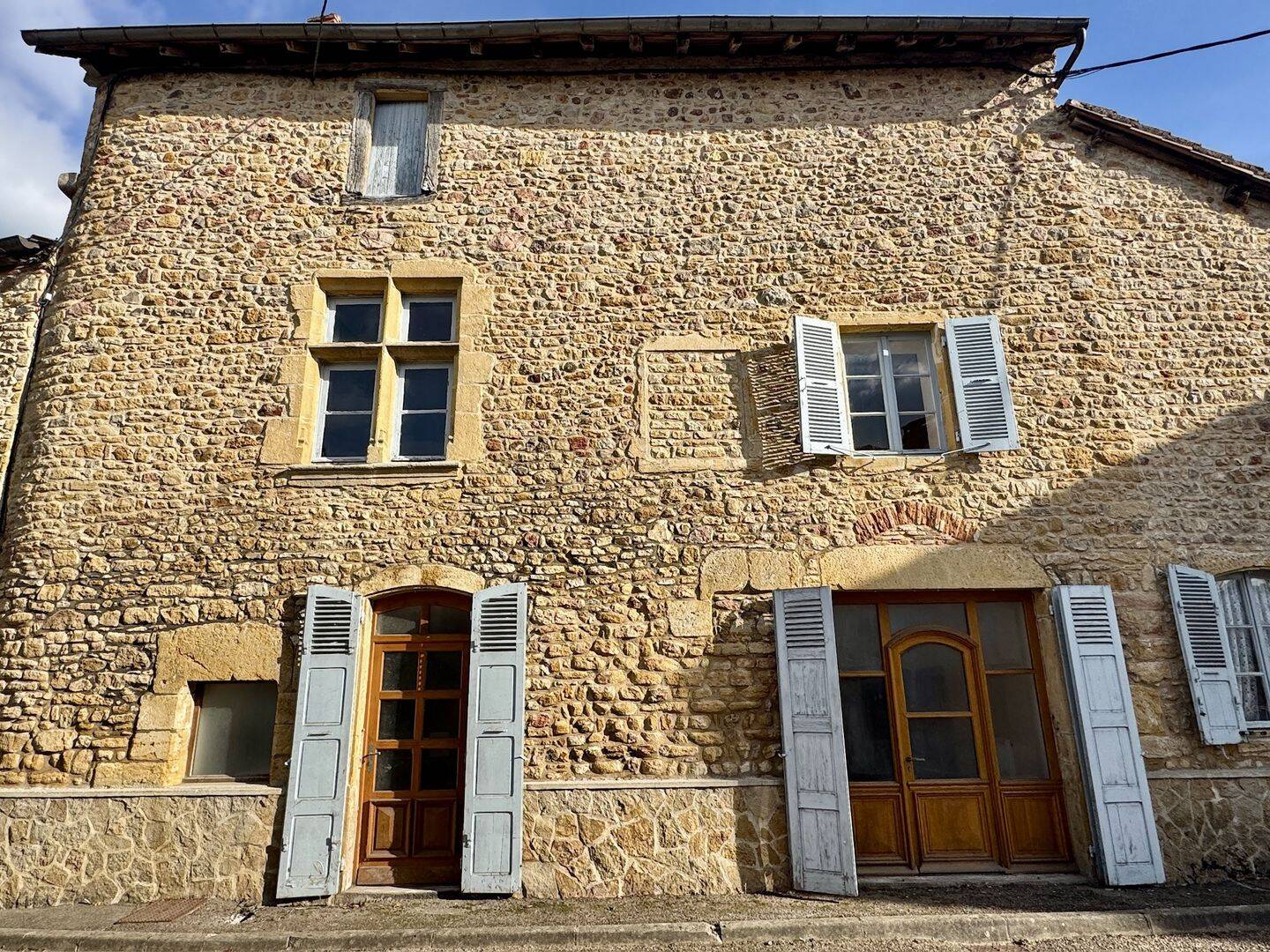 Maison 9 pièces 200 m² · à La Clayette · 200 m² · 140 000 €