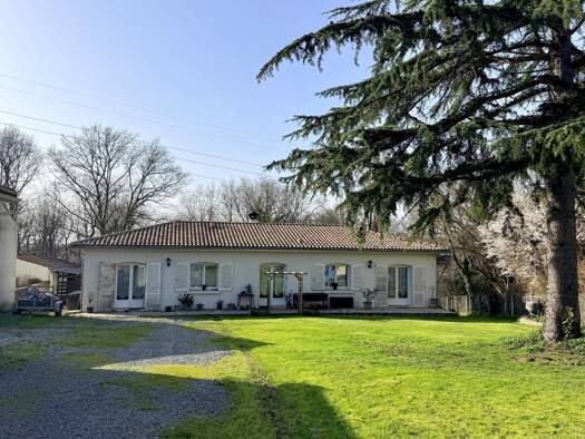 Maison de plain-pied à vendre 195 000 € 4 pièces 3 chambres 120 m² 2 934 m² de terrain Fontcouverte 17100