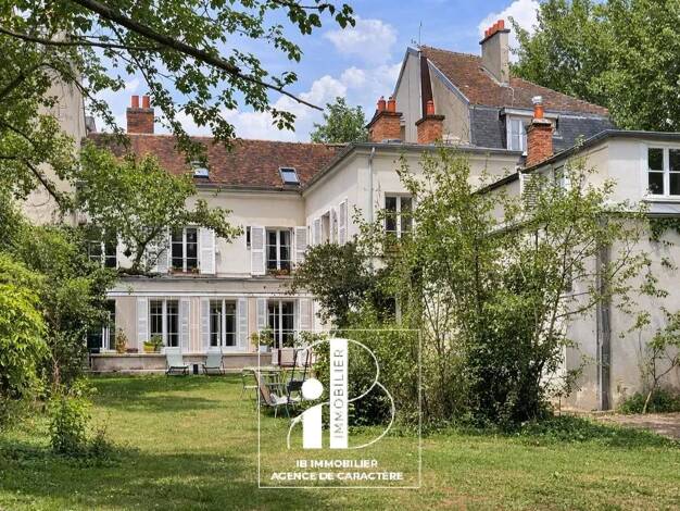 Maison de ville à vendre 1 520 000 € 15 pièces 8 chambres 299,4 m² 607 m² de terrain Centre Ville Nord Ouest Fontainebleau 77300