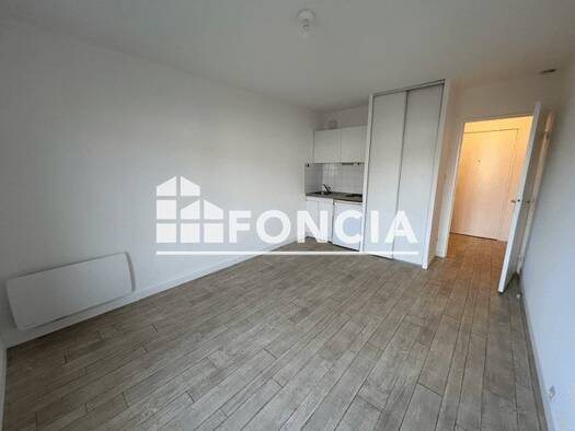 Appartement à louer - logement étudiant 370 € 1 pièce 19,5 m² Étage 1/5 Robretières La Roche-sur-Yon 85000