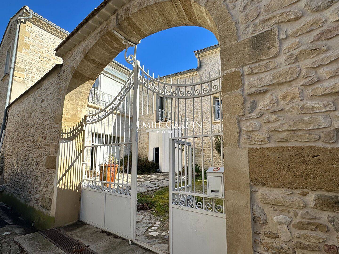 Maison 10 pièces 211 m² · à Nîmes · 211 m² · 328 000 €