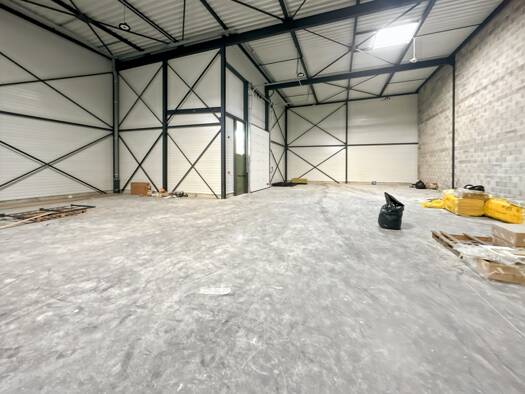 Local d'activités à louer 4 000 € 540 m² d'espace de stockage Thurins 69510