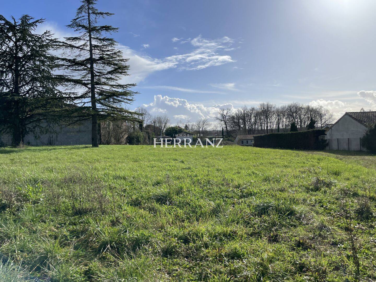 Maison 10 pièces 200 m² · à Saint-Philippe-d'Aiguille · 200 m² · 226 000 €