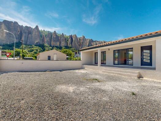 Maison à vendre - Première occupation 265 000 € 5 pièces 3 chambres 92 m² 180 m² de terrain Les Mées 04190