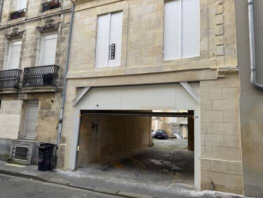 Parking à louer 95 € 10 m² Bordeaux 33800