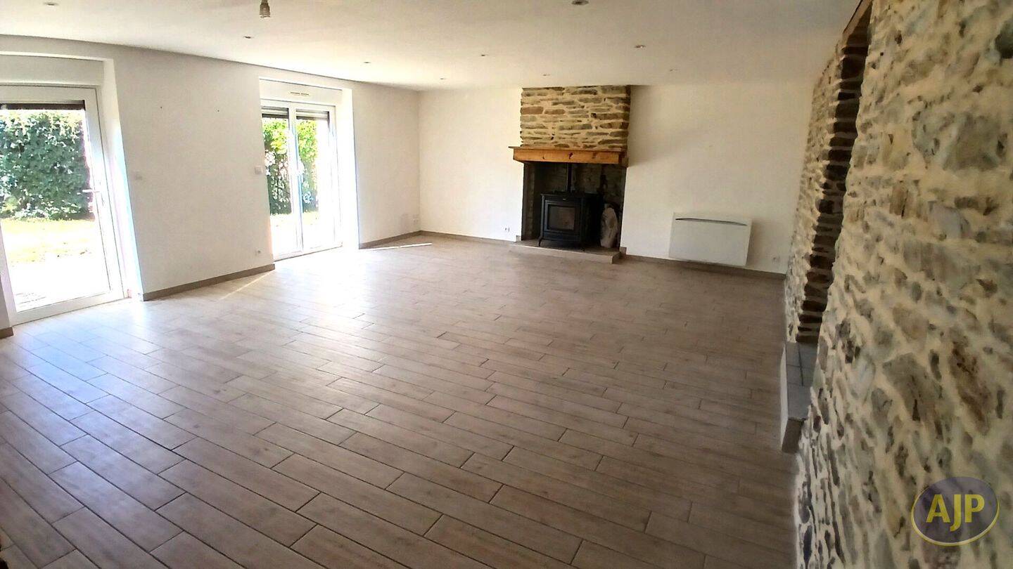 Maison 5 pièces 168 m² · à Bain-de-Bretagne · 168 m² · 1 170 €/mois