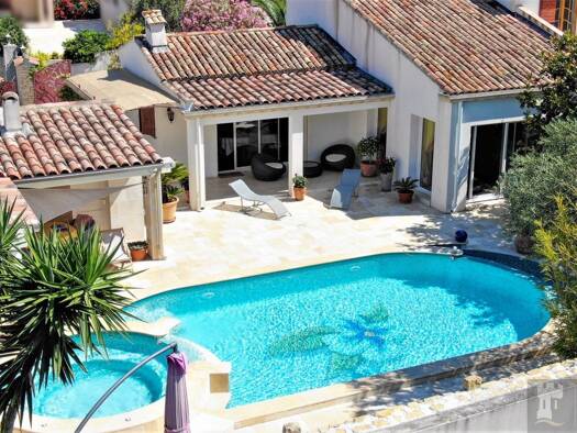 Maison à vendre 2 000 000 € 6 pièces 4 chambres 226 m² 893 m² de terrain Sanary-sur-Mer 83110