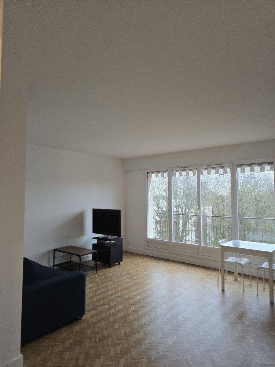 Appartement 1 pièce 49 m² · à Châtenay-Malabry · 49 m² · 1 050 €