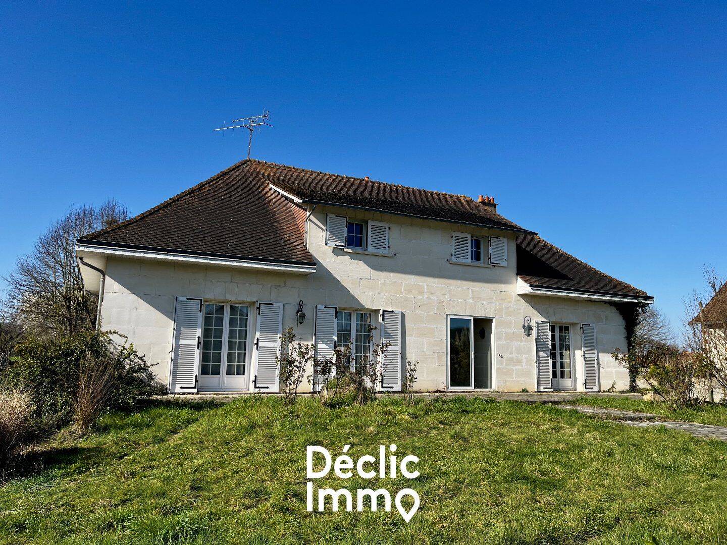 Maison 9 pièces 261 m² · à Bonneuil-Matours · 261 m² · 273 000 €