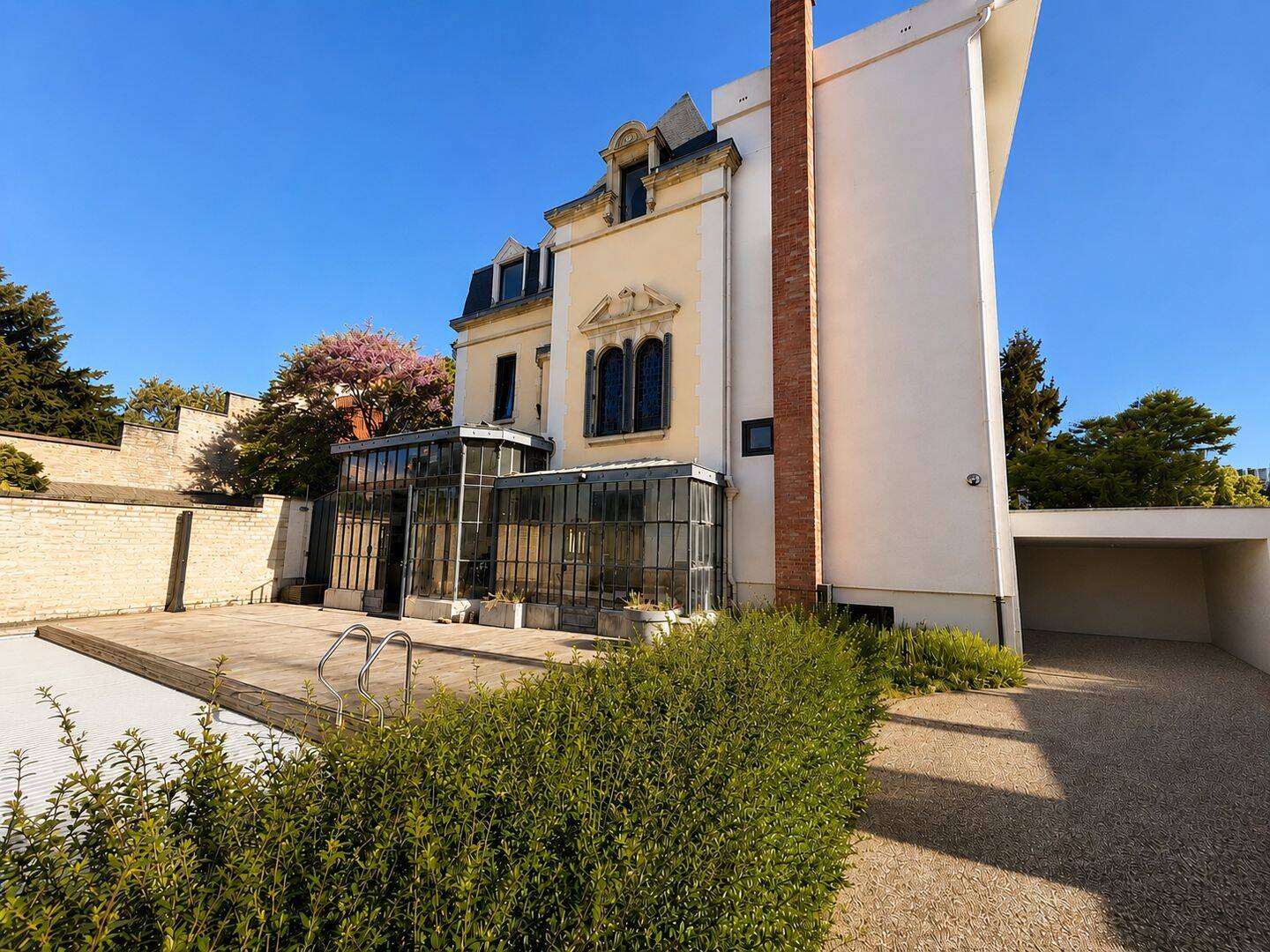 Maison 12 pièces 351 m² · à Dijon · 351 m² · 890 000 €