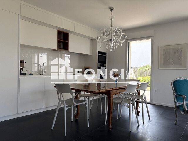 Appartement 5 pièces 114 m² · à La Baule-Escoublac · 113,8 m² · 2 510 €