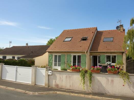 Maison à vendre 330 000 € 6 pièces 3 chambres 157 m² 523 m² de terrain Sivry-Courtry 77115