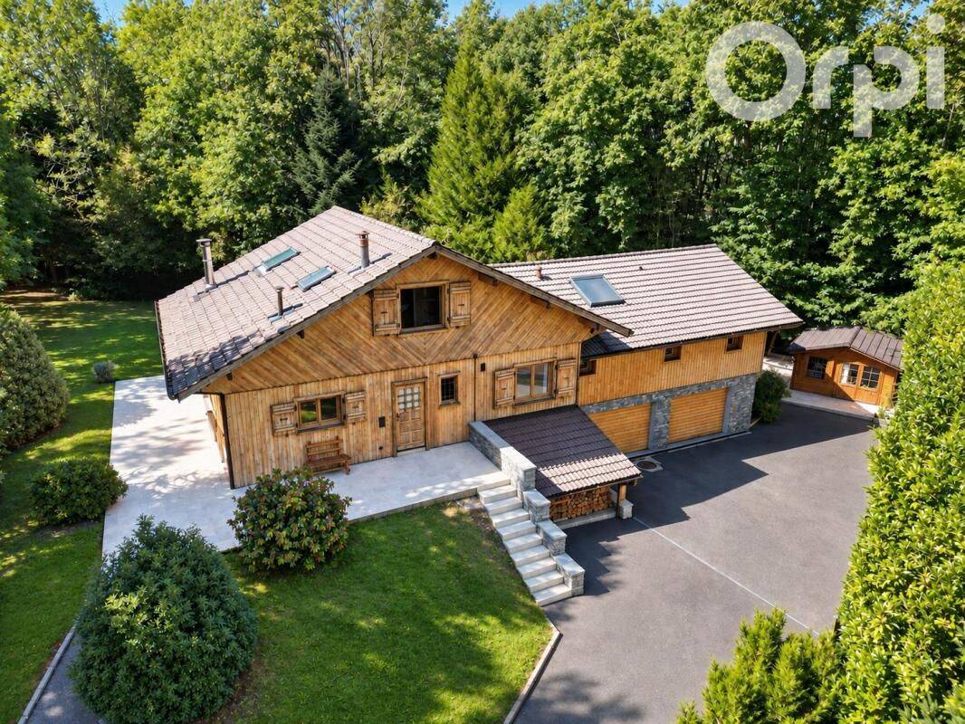 Maison 6 pièces 218 m² · à Bons-en-Chablais · 218,5 m² · 875 000 €