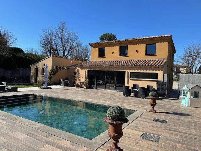 Maison 5 pièces 200 m² · à Saint-Maximin-la-Sainte-Baume · 200 m² · 845 000 €