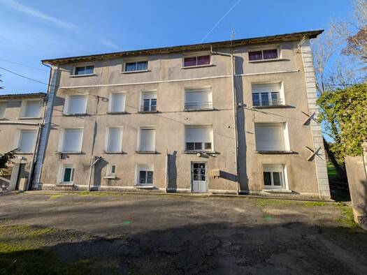 Immeuble à vendre 290 000 € La Mothe-Saint-Héray 79800