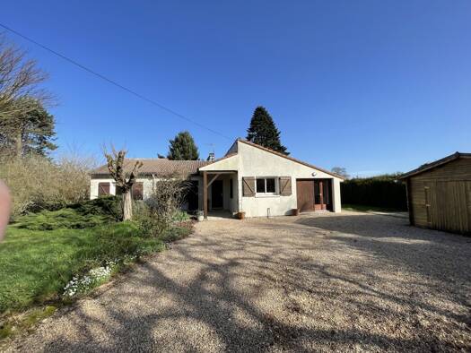 Maison de plain-pied à vendre 175 000 € 5 pièces 3 chambres 110 m² 2 144 m² de terrain Saint-Macoux 86400