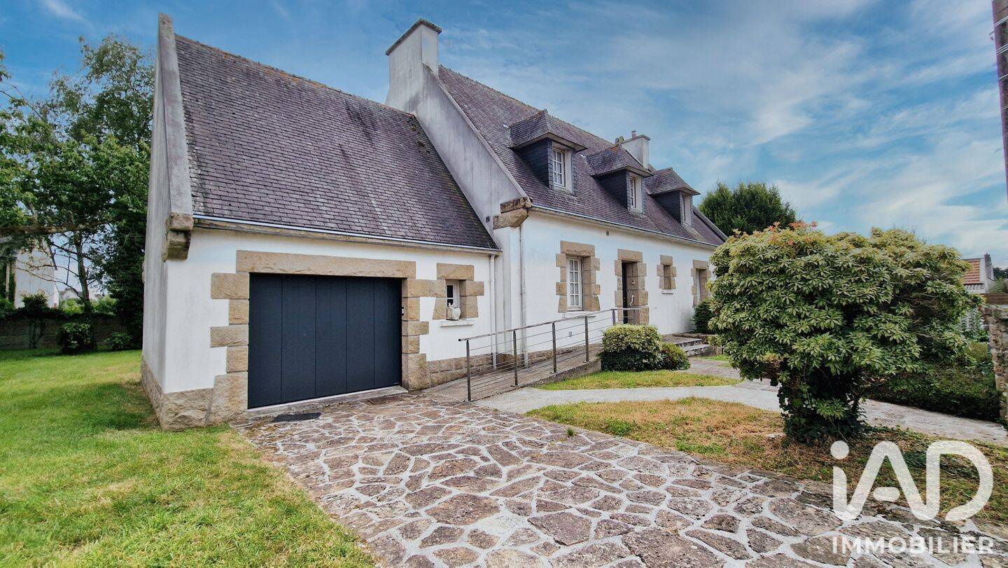 Maison 6 pièces 158 m² · à Carhaix-Plouguer · 158,3 m² · 220 000 €