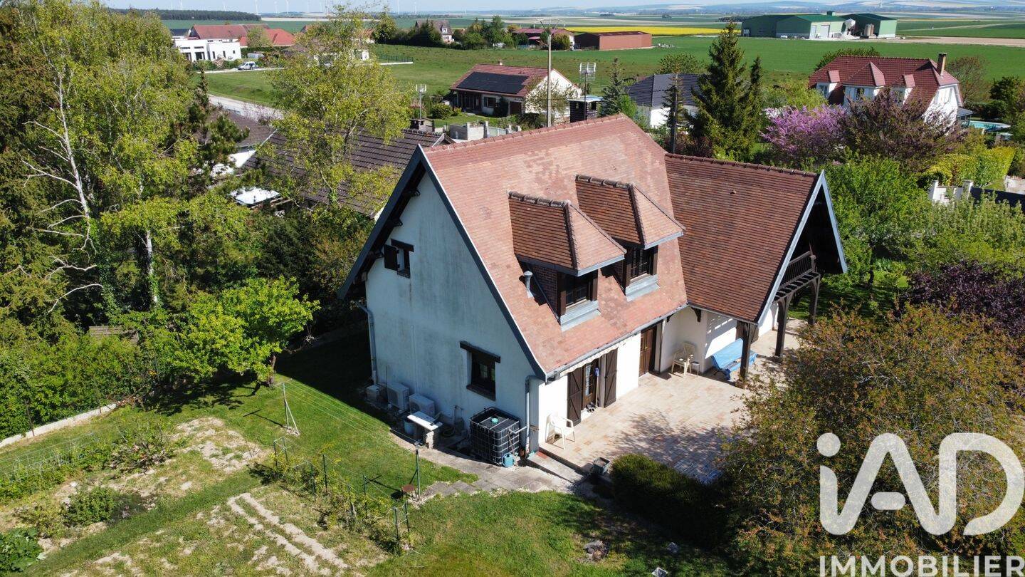 Maison 5 pièces 136 m² · à Saint-Lyé · 136 m² · 285 000 €