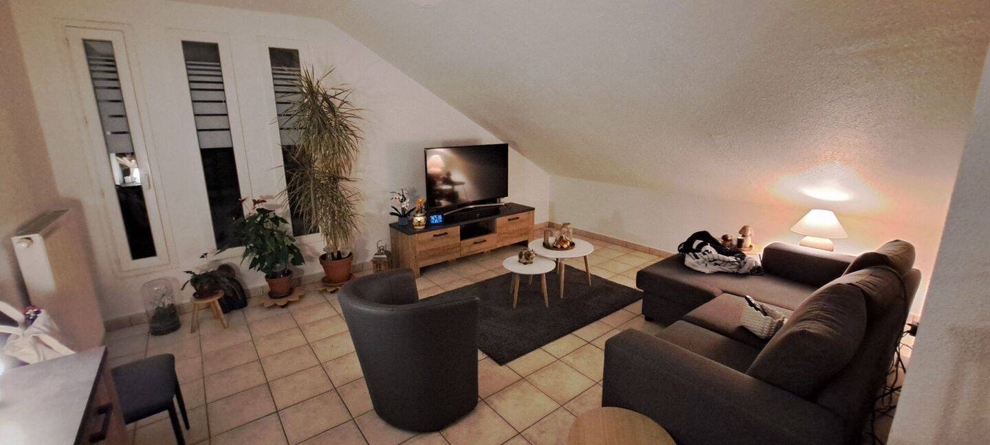 Appartement 3 pièces 74 m² · à La Cluse-Et-Mijoux · 74 m² · 1 080 €