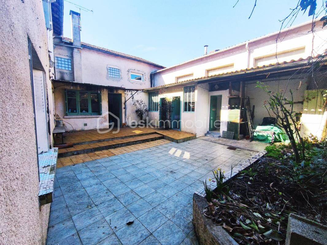 Maison 8 pièces 180 m² · à Vic-Fezensac · 180 m² · 92 000 €