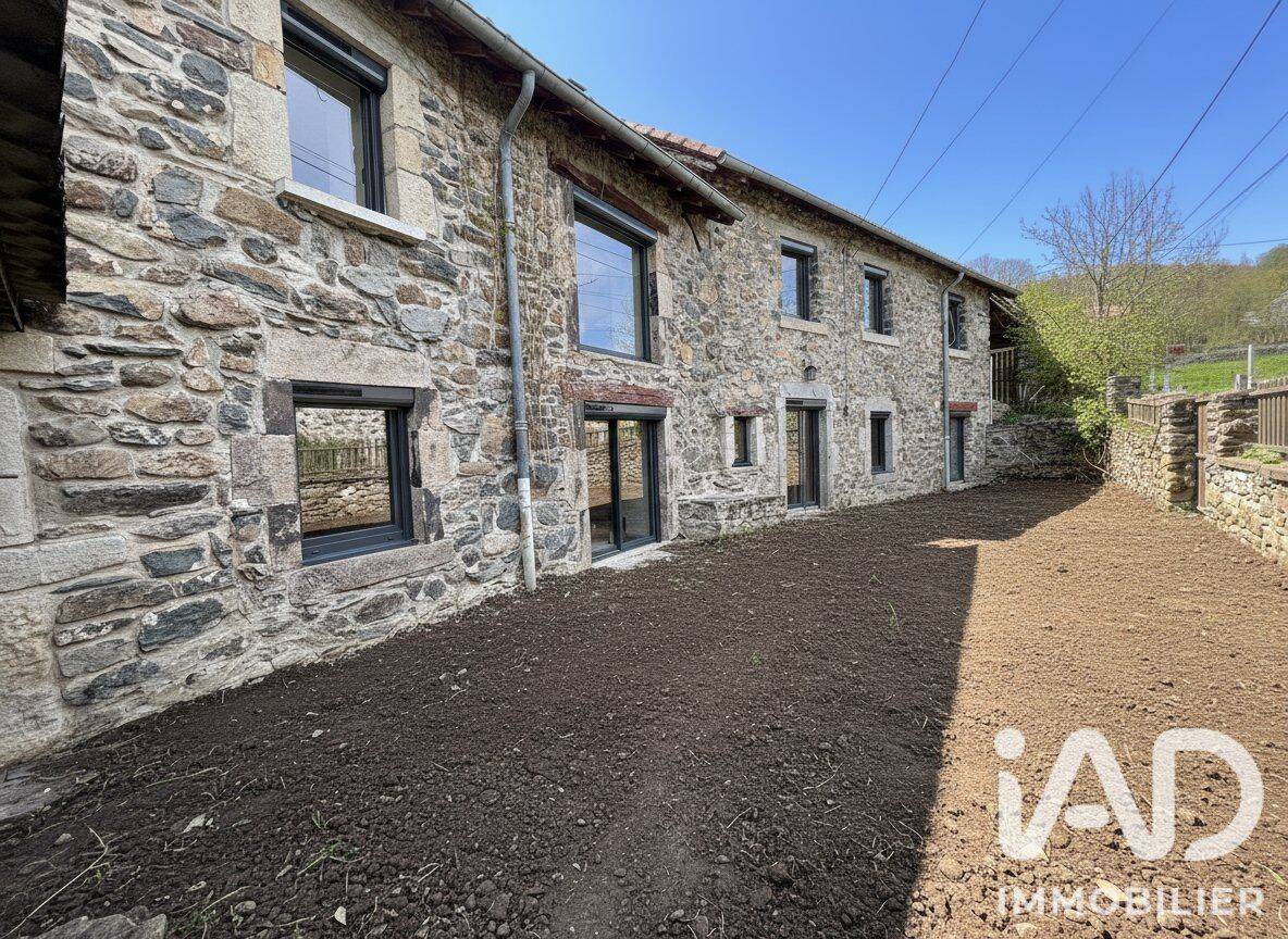 Maison 5 pièces 164 m² · à Mézères · 164 m² · 139 000 €