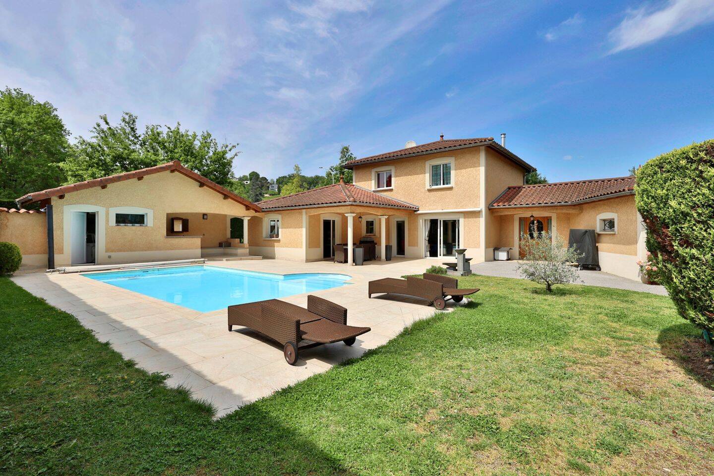 Maison 6 pièces 153 m² · à Tassin-la-Demi-Lune · 152,5 m² · 925 000 €