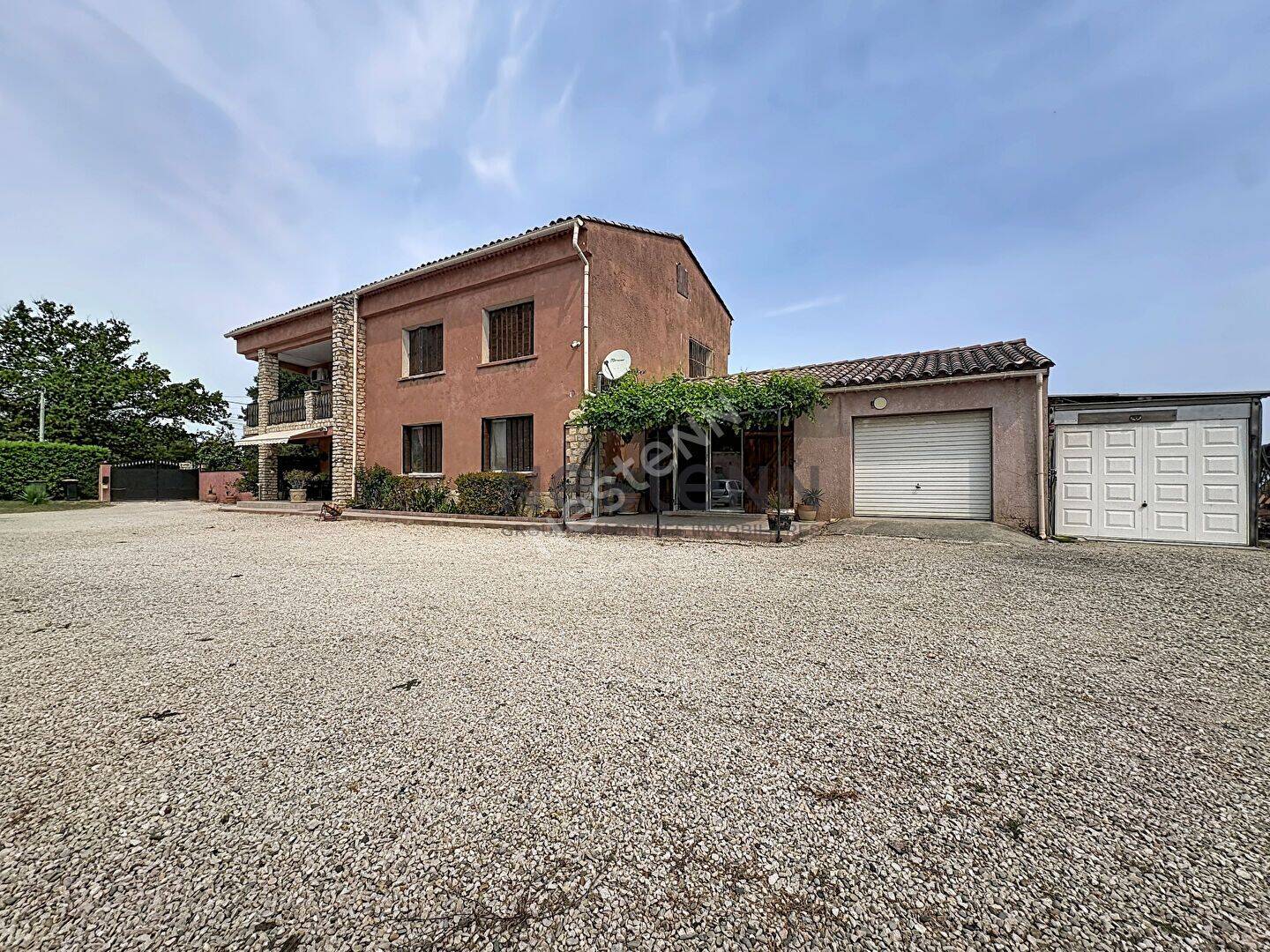 Maison 11 pièces 230 m² · à Jonquières · 230 m² · 472 500 €