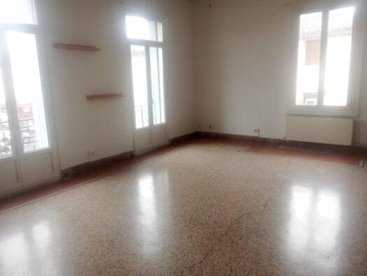 Appartement à louer 670 € 3 pièces 2 chambres 90 m² Étage 1/2 Hérépian 34600