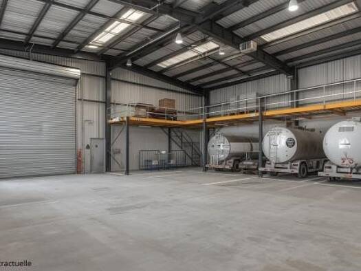 Local d'activités à louer 7 000 € 932 m² d'espace de stockage Fier Annecy 74000
