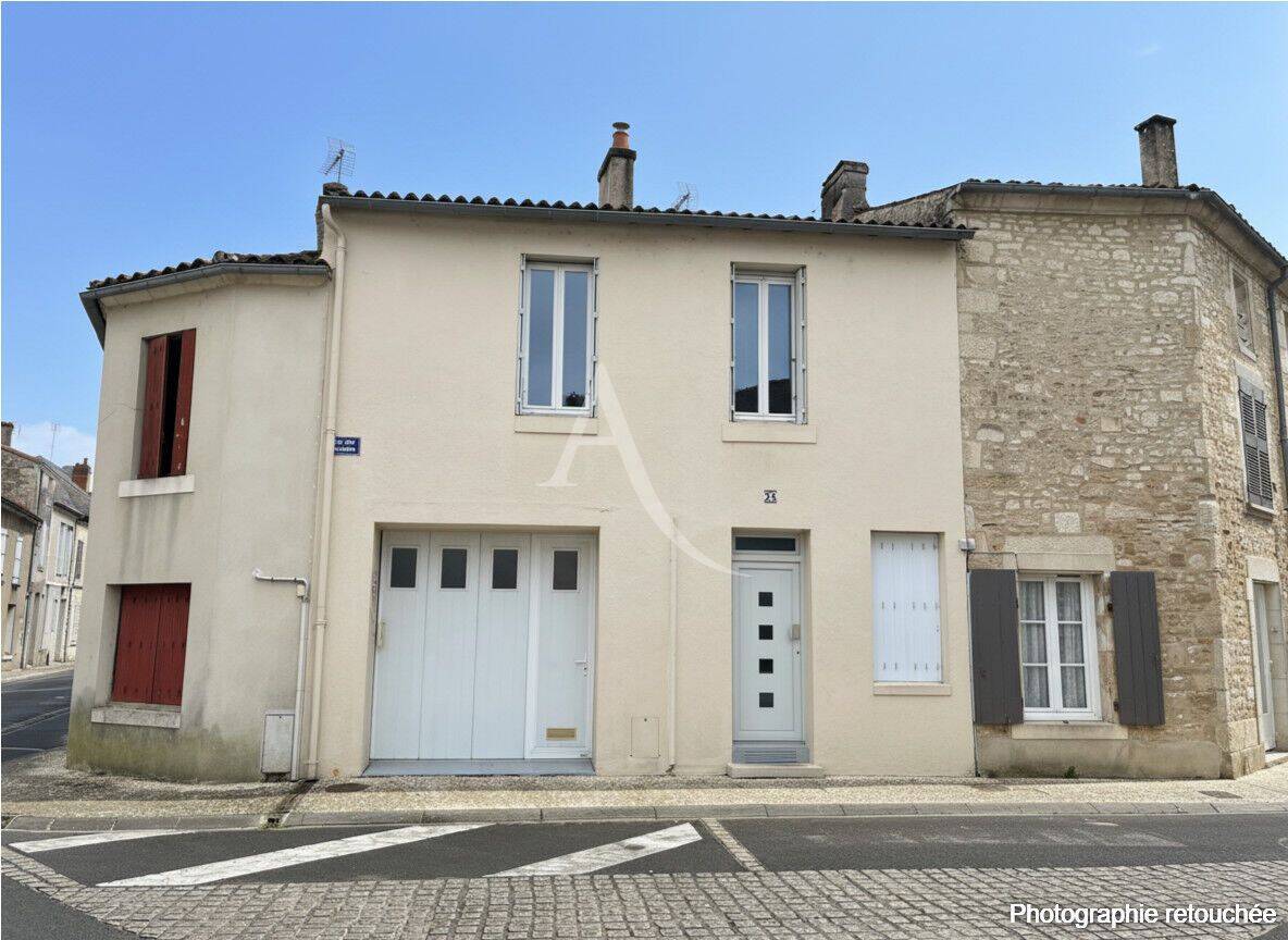 Maison 5 pièces 118 m² · à Fontenay-le-Comte · 118 m² · 149 000 €