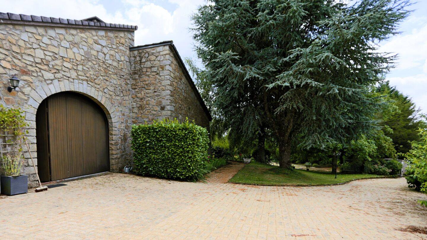 Maison 6 pièces 164 m² · à Manzat · 164 m² · 415 000 €